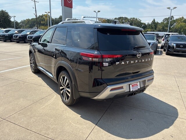 2025 Nissan Pathfinder Platinum photo 4