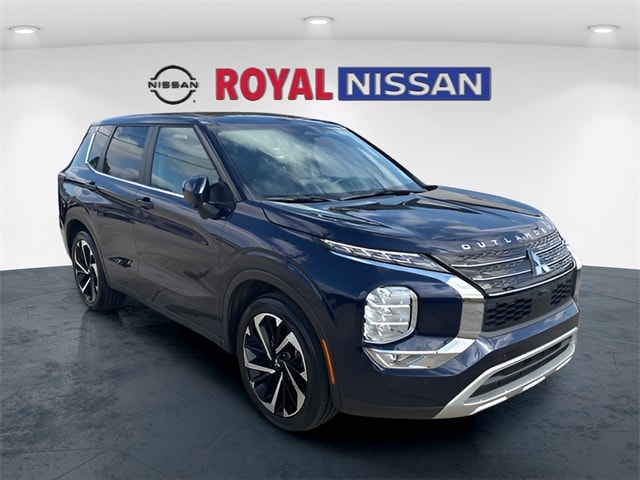 2024 Mitsubishi Outlander SE's photo