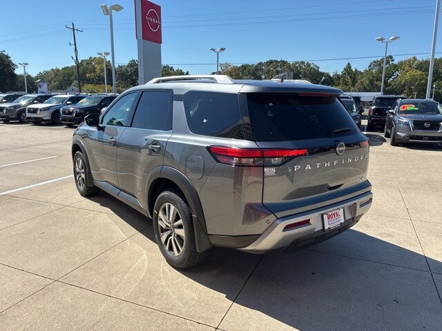 2025 Nissan Pathfinder SL photo 4