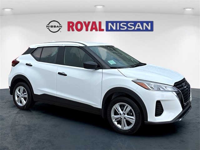 2025 Nissan KICKS PLAY Base's photo