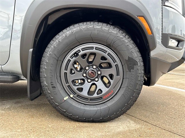 2025 Nissan Frontier PRO-X photo 3