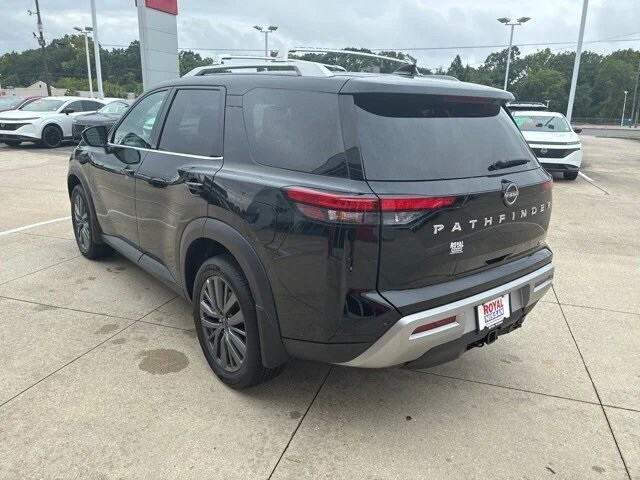 2025 Nissan Pathfinder SL photo 3