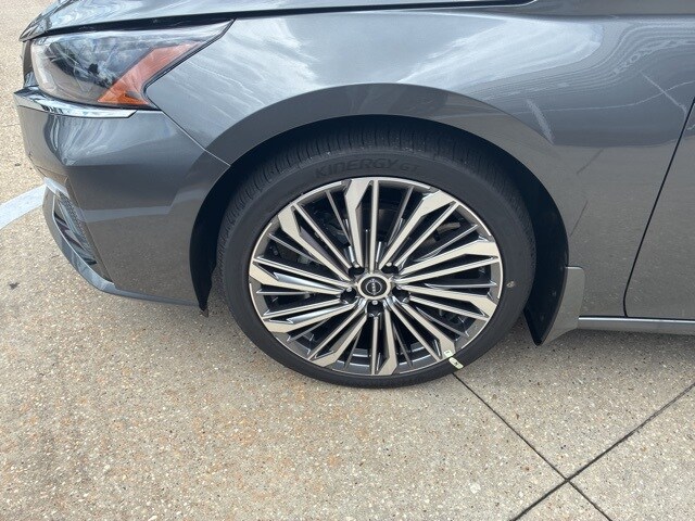 2025 Nissan Altima 2.5 SL photo 3