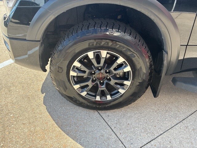 2024 Nissan Titan PRO-4X photo 4