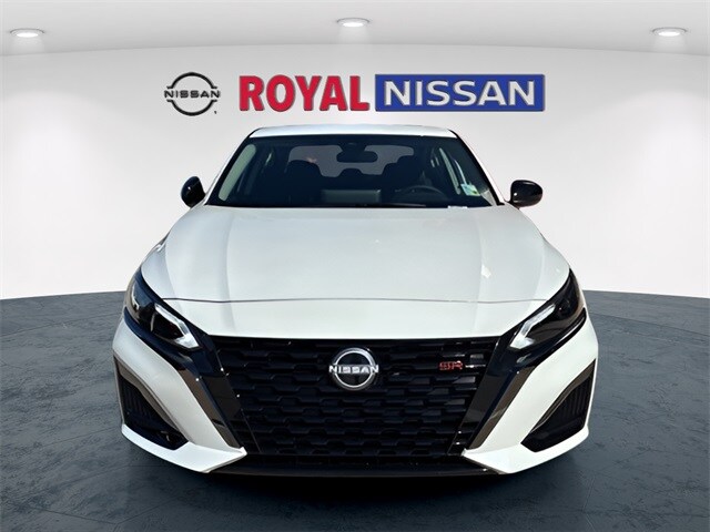 2025 Nissan Altima 2.5 SR photo 2
