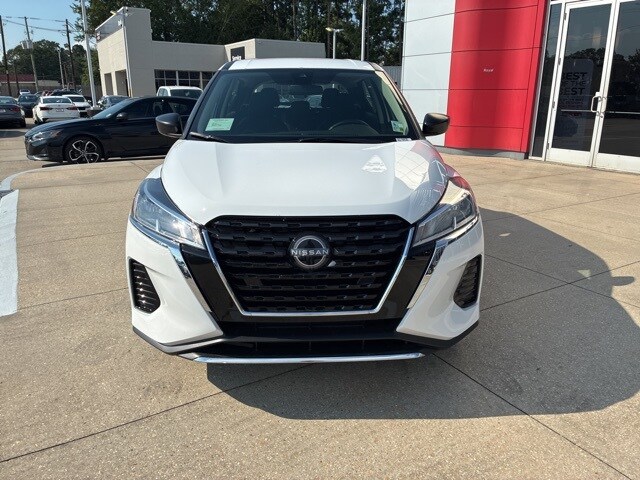 2025 Nissan Kicks Play S photo 2