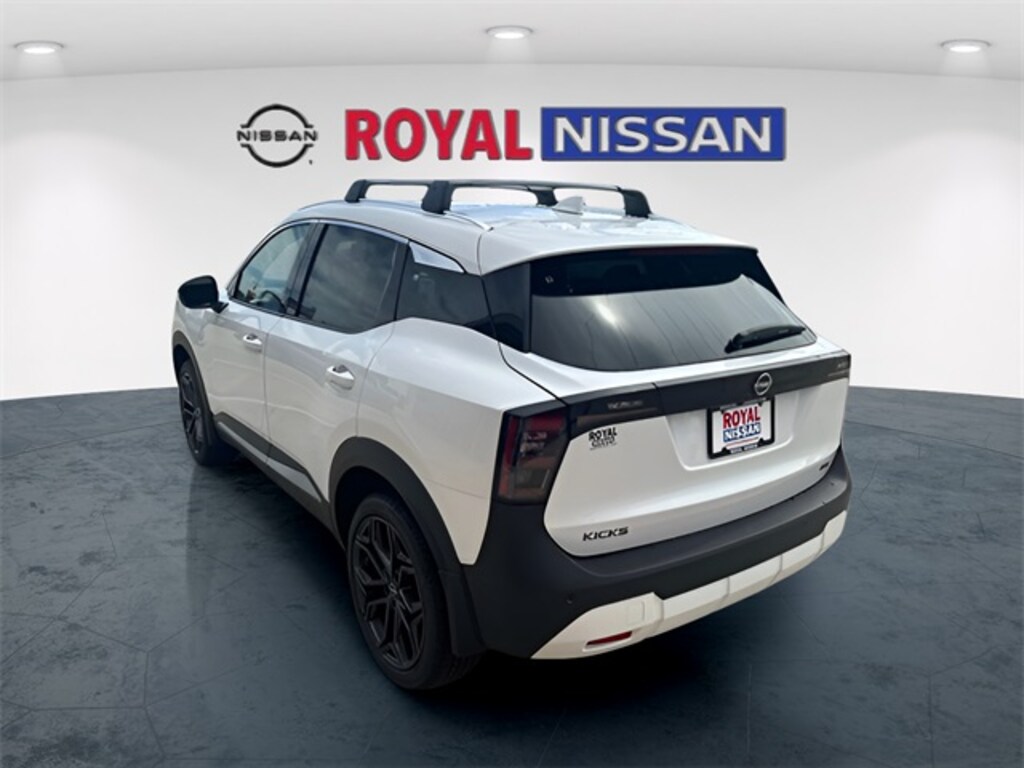 New 2025 Nissan Kicks SR SUV