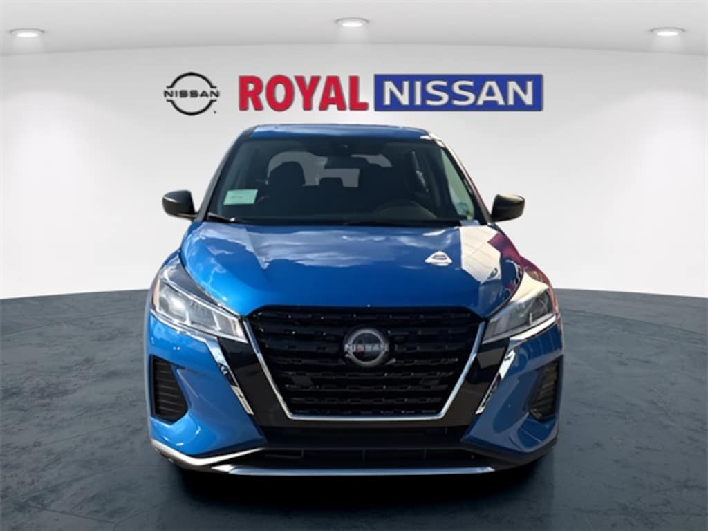 New 2025 Nissan Kicks Play S SUV