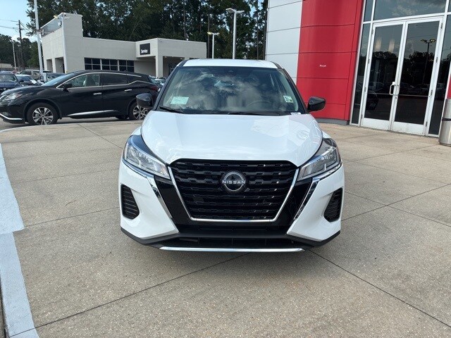 2025 Nissan Kicks Play S photo 2