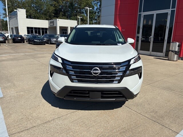 2026 Nissan Rogue SV photo 2