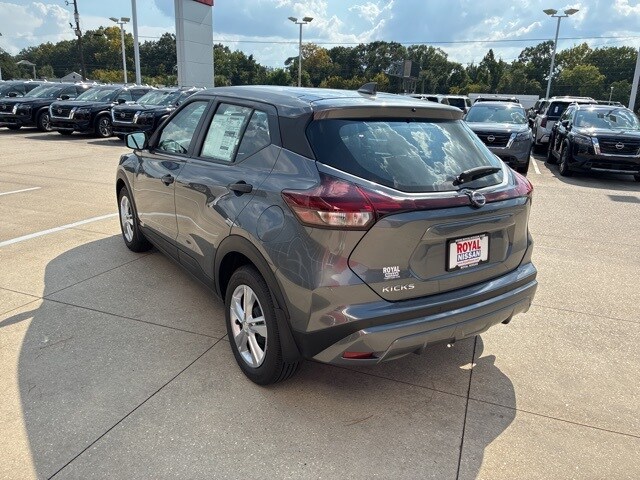 2025 Nissan Kicks Play S photo 2