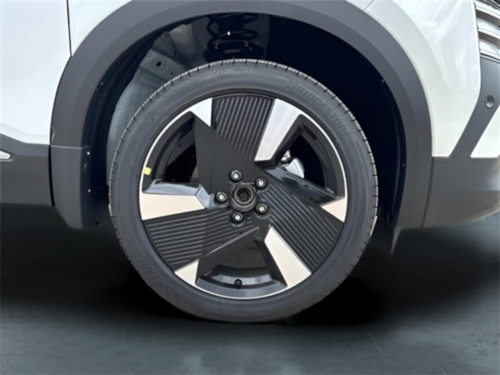 New 2025 Nissan Kicks SR SUV