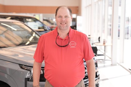 Staff member John Donnes from ID_d73bf63118ae