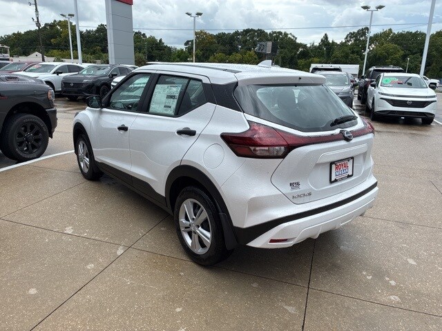 2025 Nissan Kicks Play S photo 2