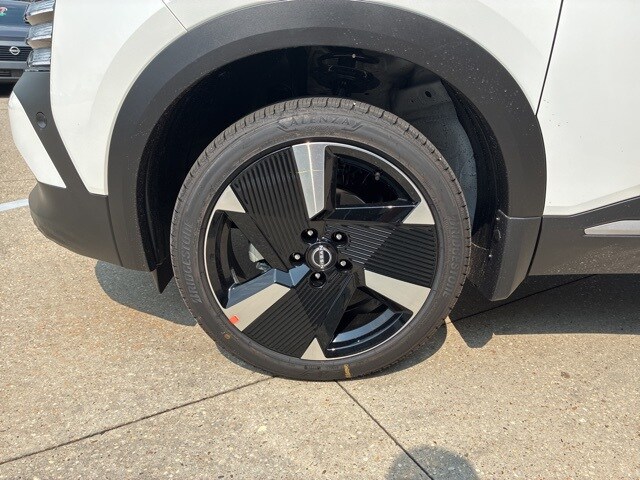 2025 Nissan Kicks SR photo 3