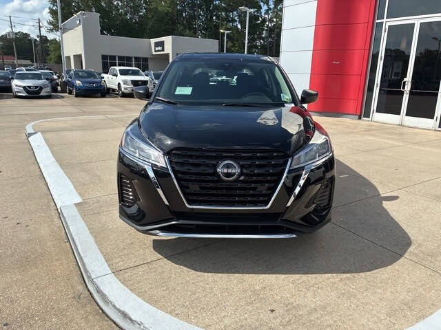 2025 Nissan Kicks Play S photo 2