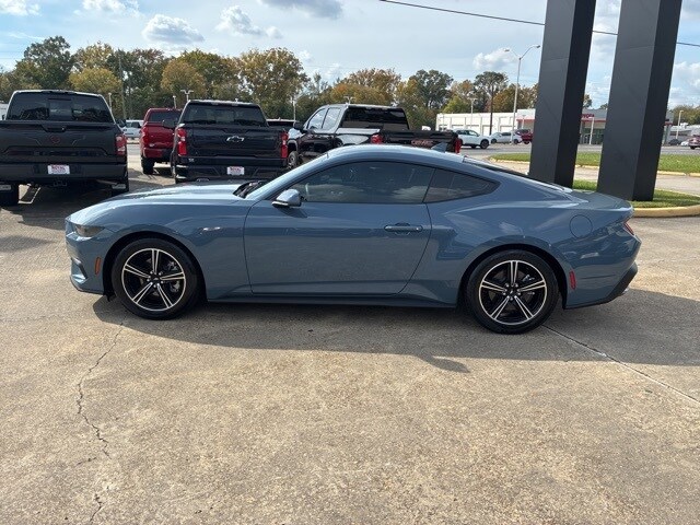 2025 Ford Mustang EcoBoost photo 4
