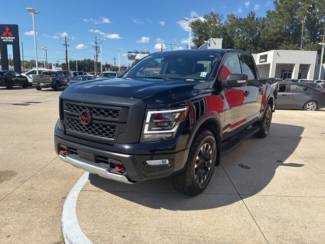 2024 Nissan Titan PRO-4X photo 3