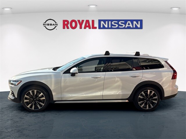 2024 Volvo V60 Cross Country Ultimate photo 4