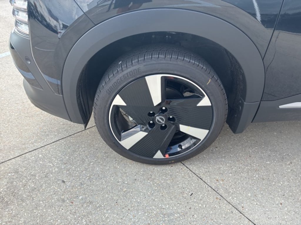 New 2026 Nissan Kicks SR SUV