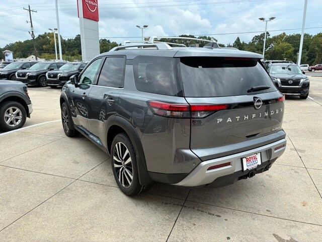 2025 Nissan Pathfinder Platinum photo 4