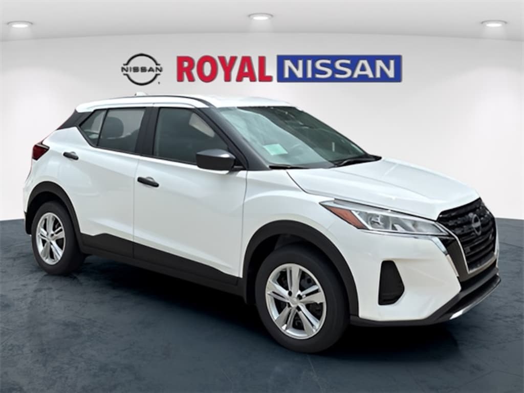 New 2025 Nissan Kicks Play S SUV