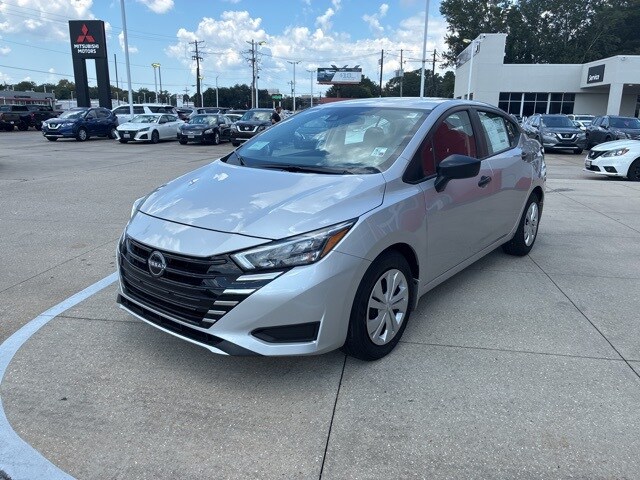 2025 Nissan Versa 1.6 S photo 3