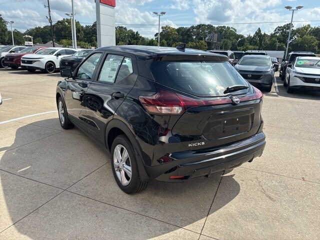 2025 Nissan Kicks Play S photo 4