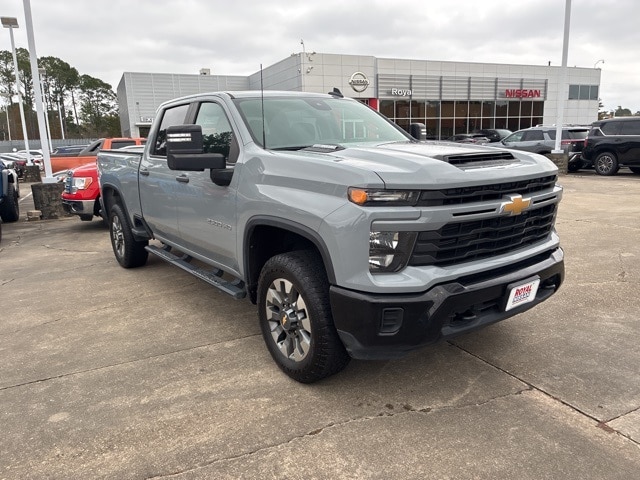 2024 Chevrolet Silverado 2500HD Custom's photo