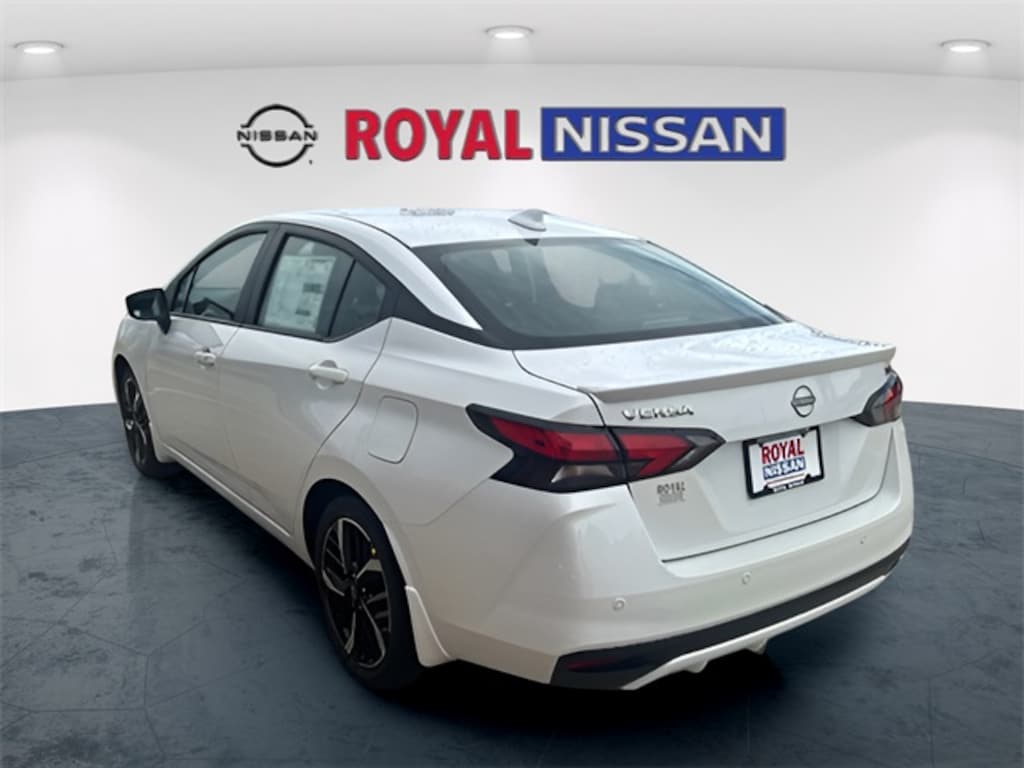 New 2025 Nissan Versa 1.6 SR Sedan