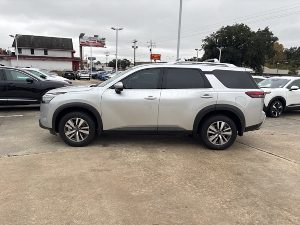 New 2025 Nissan Pathfinder SL SUV