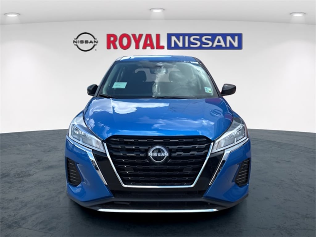 New 2025 Nissan Kicks Play S SUV