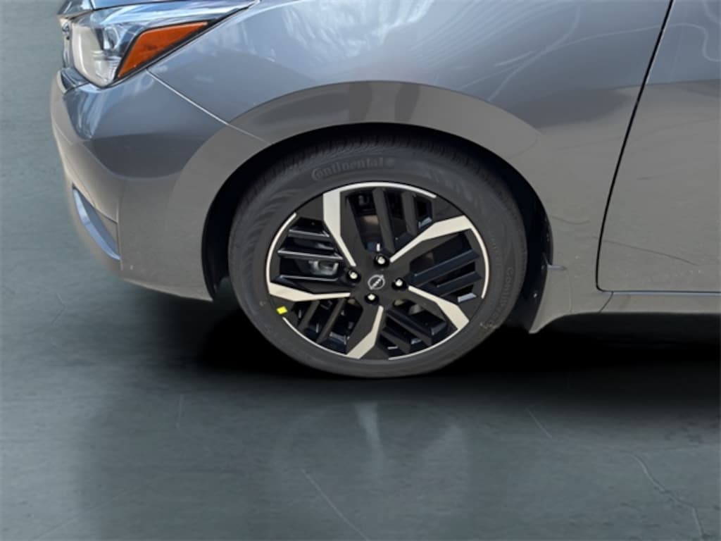 New 2025 Nissan Versa 1.6 SR Sedan