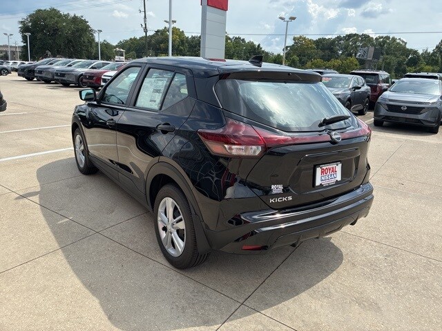 2025 Nissan Kicks Play S photo 4