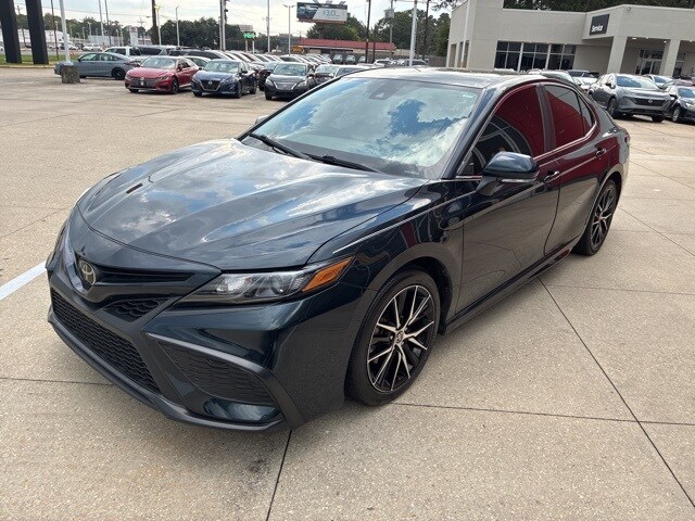 2021 Toyota Camry SE photo 3