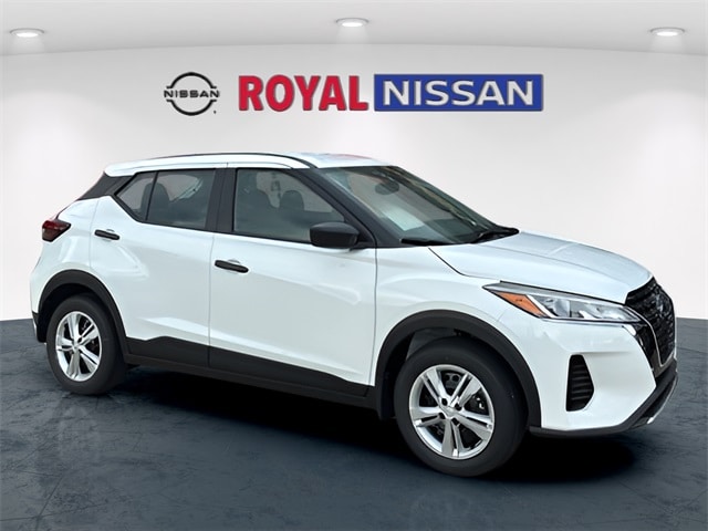 2025 Nissan KICKS PLAY Base's photo