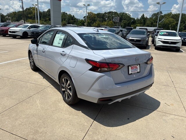 2025 Nissan Versa 1.6 SV photo 4