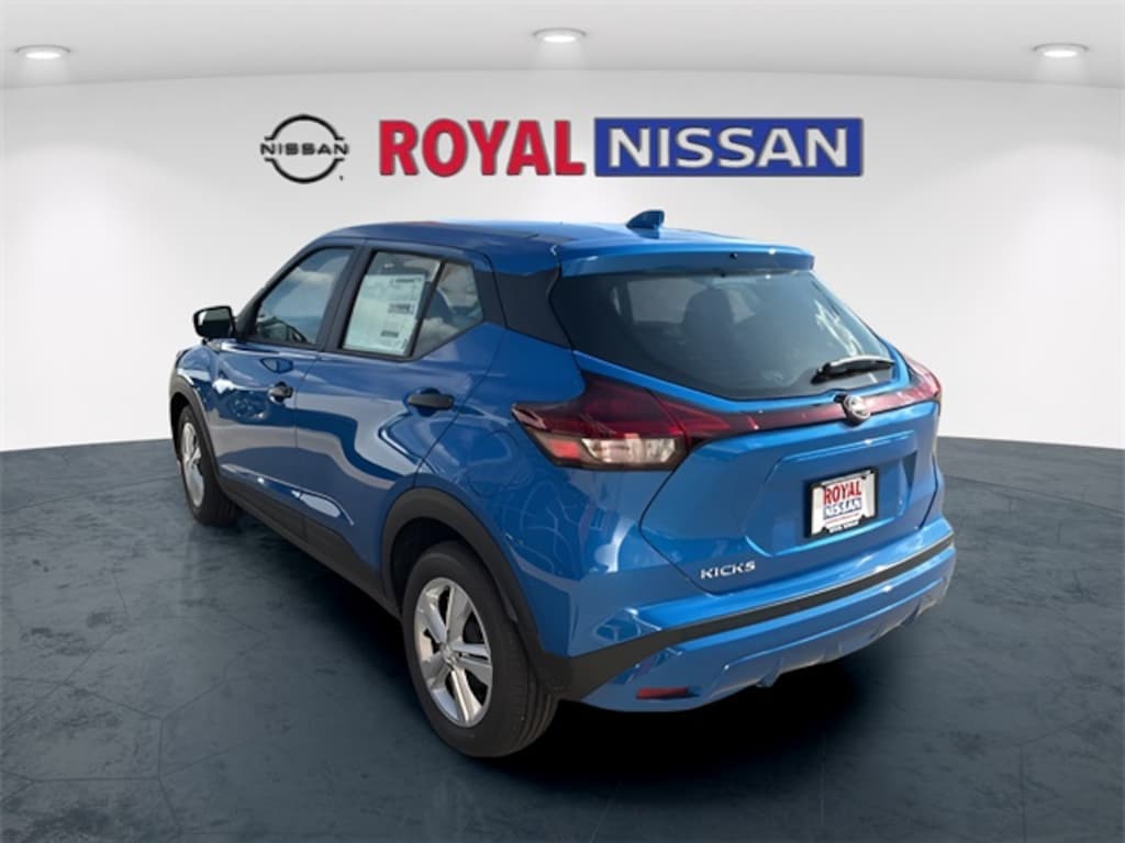 New 2025 Nissan Kicks Play S SUV