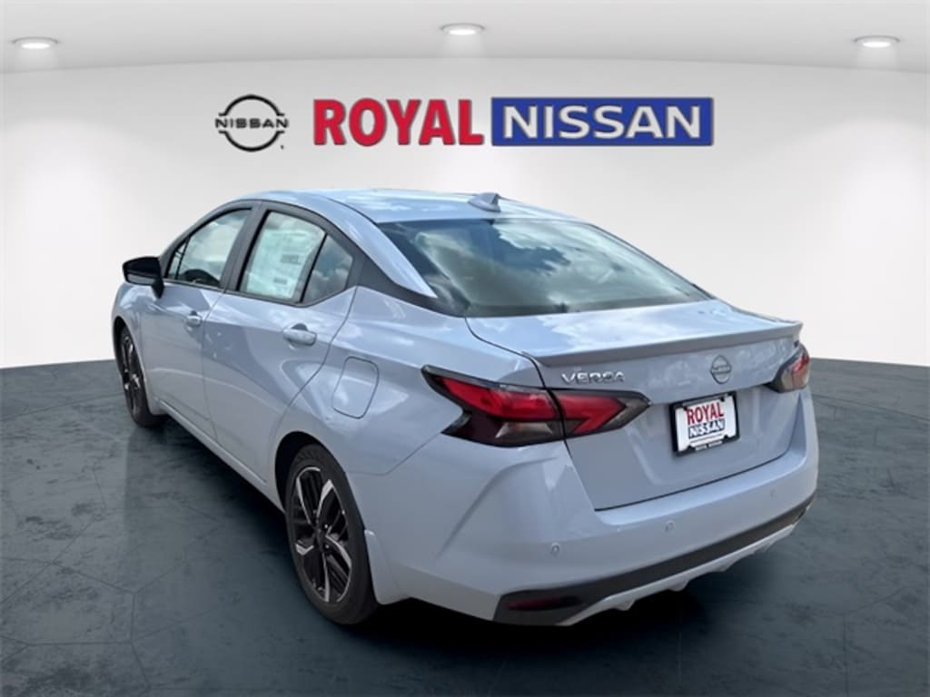 New 2025 Nissan Versa 1.6 SR Sedan