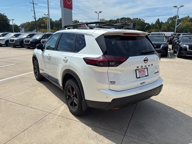 2026 Nissan Rogue SV photo 2