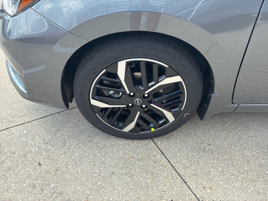 New 2025 Nissan Versa 1.6 SR Sedan