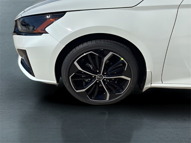 2025 Nissan Altima 2.5 SR photo 3