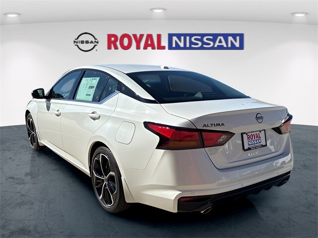 2025 Nissan Altima 2.5 SR photo 4