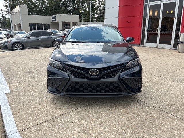 2021 Toyota Camry SE photo 2