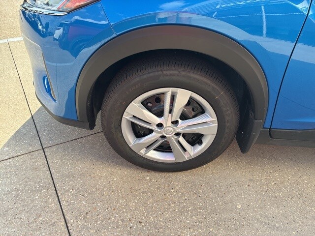 2025 Nissan Kicks Play S photo 3