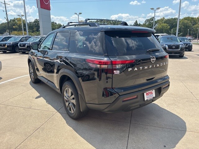 2025 Nissan Pathfinder SV photo 2