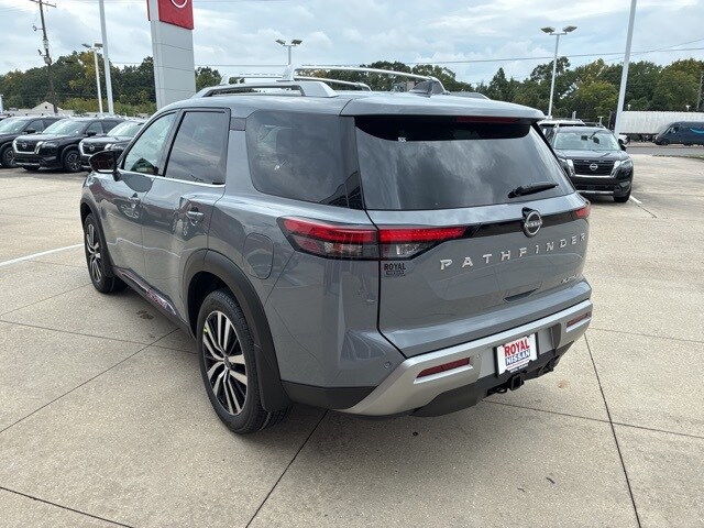 2025 Nissan Pathfinder Platinum photo 4