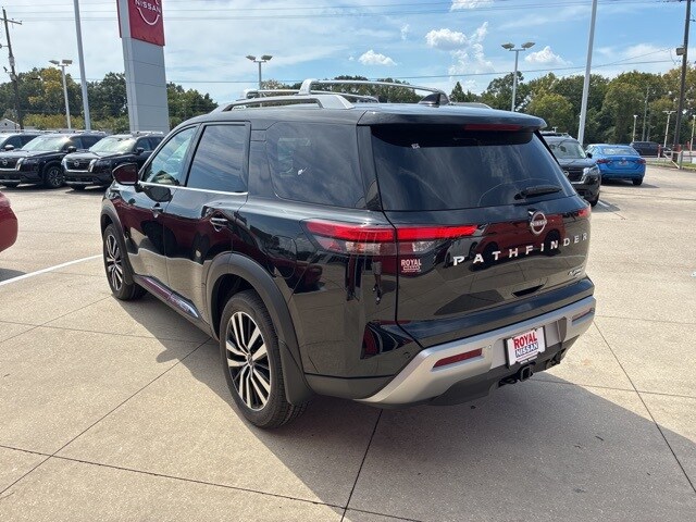 2025 Nissan Pathfinder Platinum photo 4