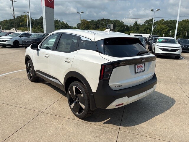 2025 Nissan Kicks SR photo 4