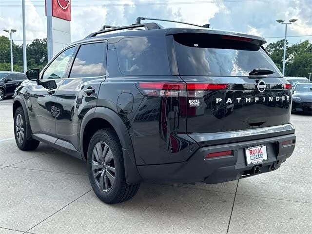 2025 Nissan Pathfinder SV photo 2